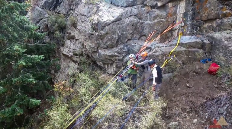 highline set up using artificial-anchors-rescue