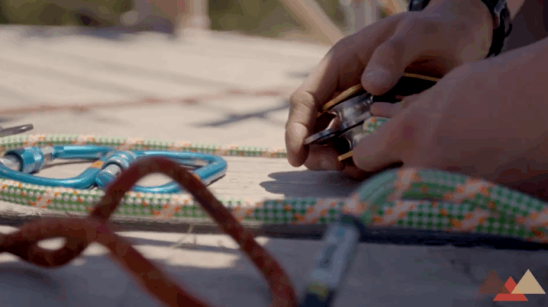 Building a 4:1 Mechanical Advantage System Using Two Double Pulleys and a Prusik